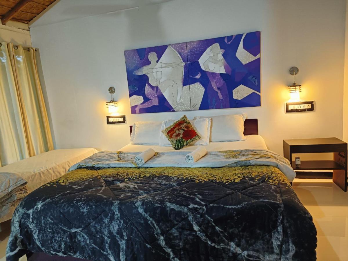 Lotus Riya Home Stay Hampi Esterno foto
