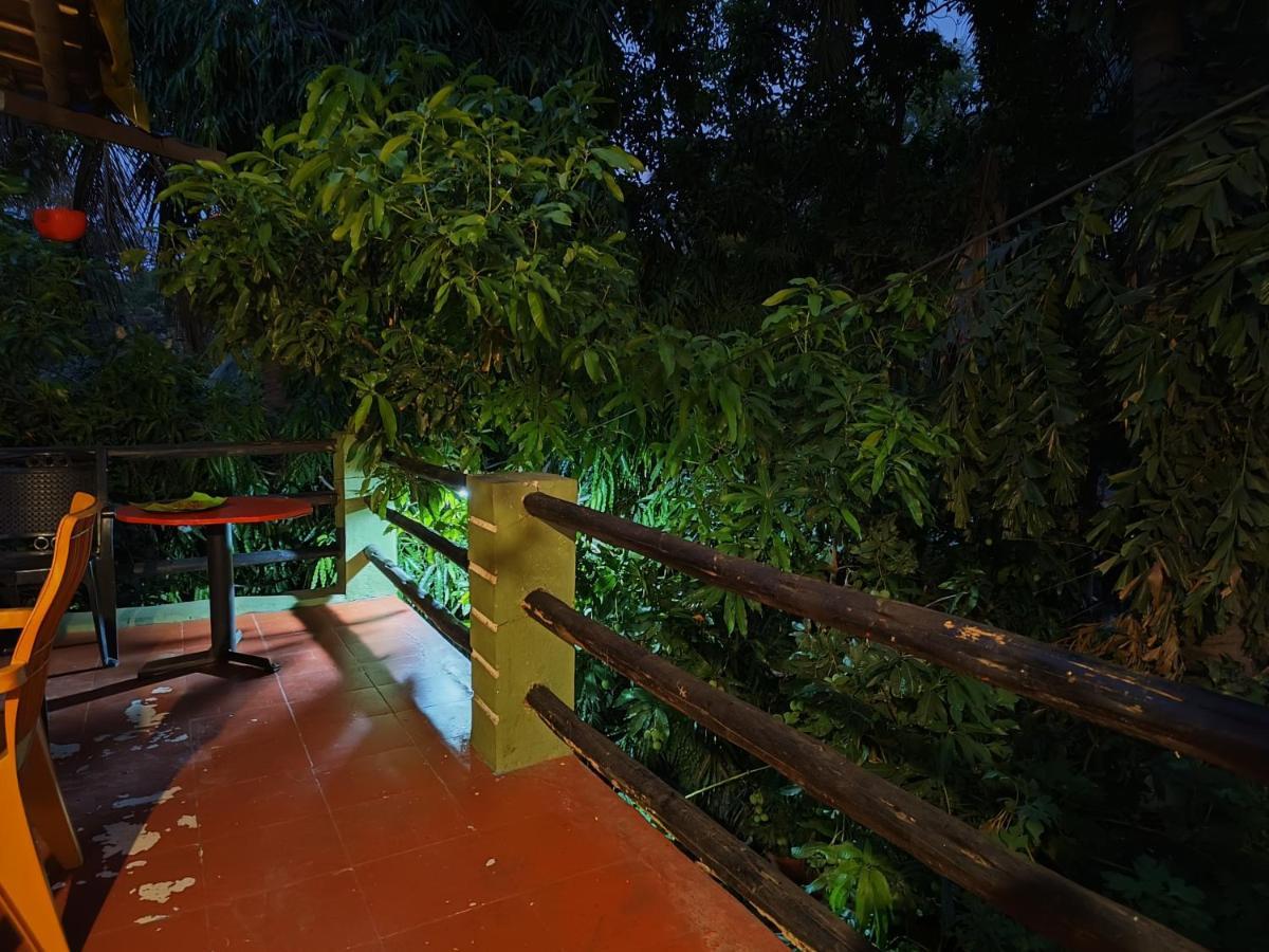 Lotus Riya Home Stay Hampi Esterno foto