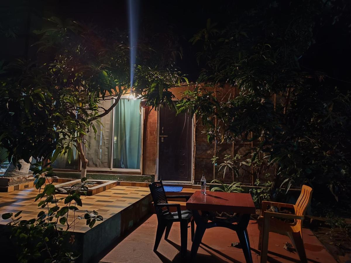 Lotus Riya Home Stay Hampi Esterno foto
